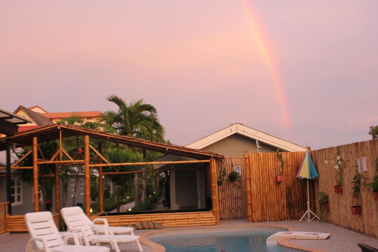 1715 House - White Rhino Hotel Rawai Bagian luar foto