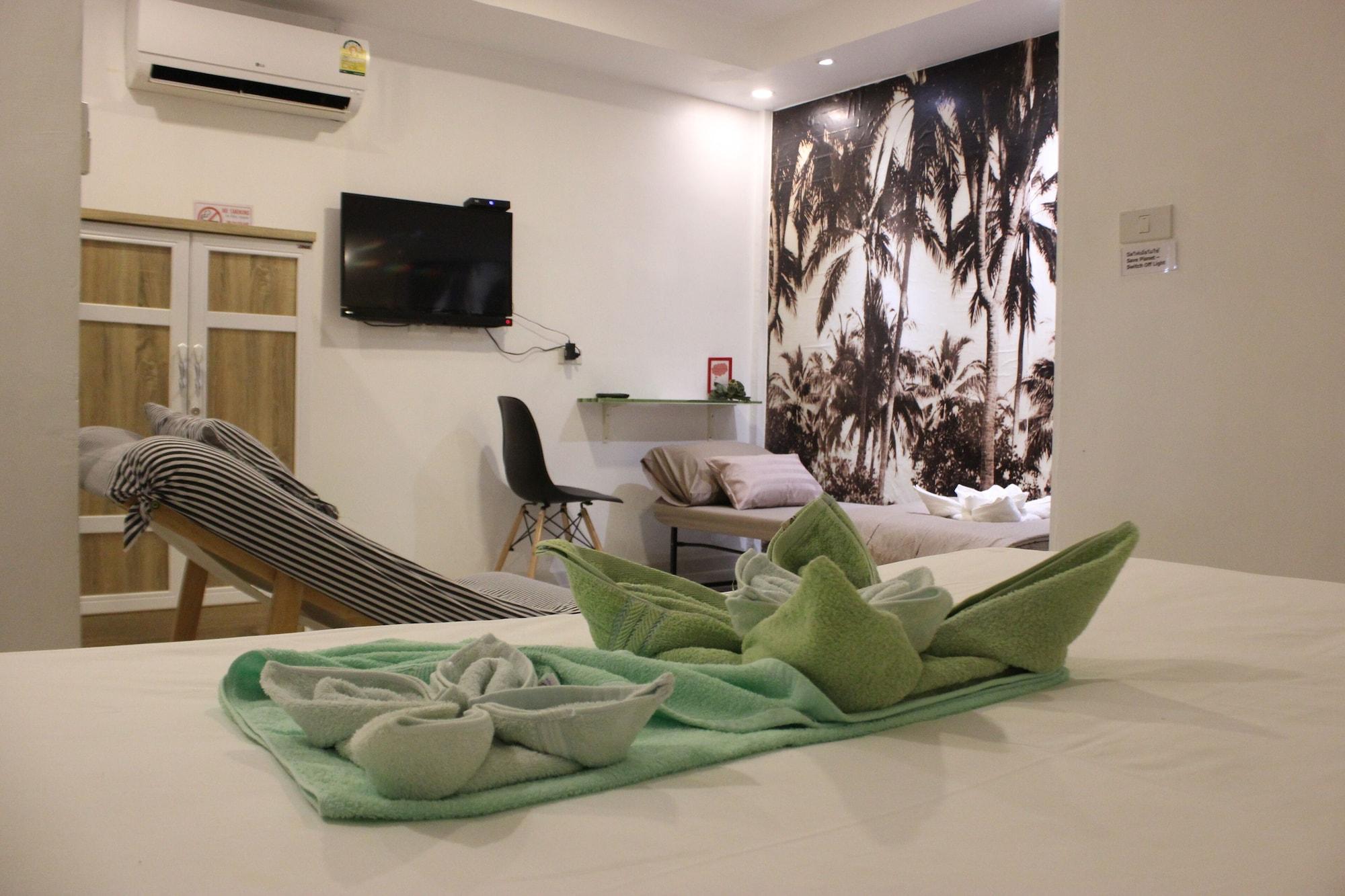 1715 House - White Rhino Hotel Rawai Bagian luar foto