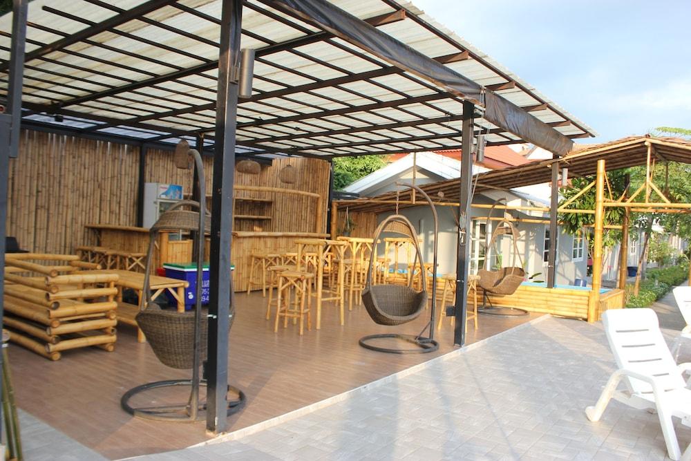 1715 House - White Rhino Hotel Rawai Bagian luar foto