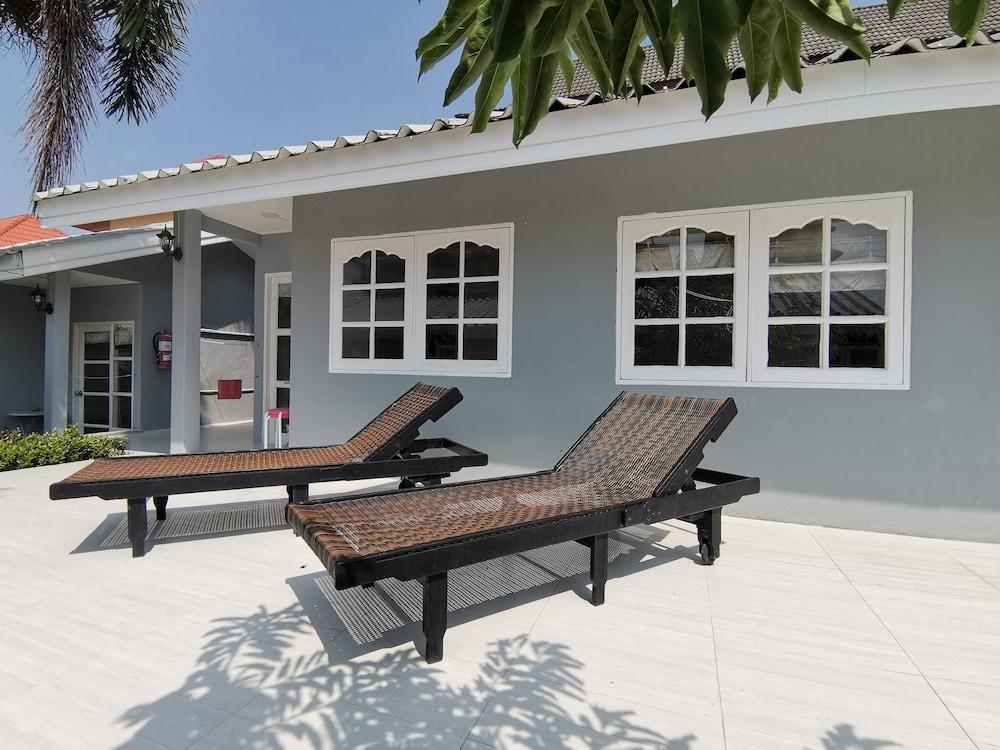 1715 House - White Rhino Hotel Rawai Bagian luar foto