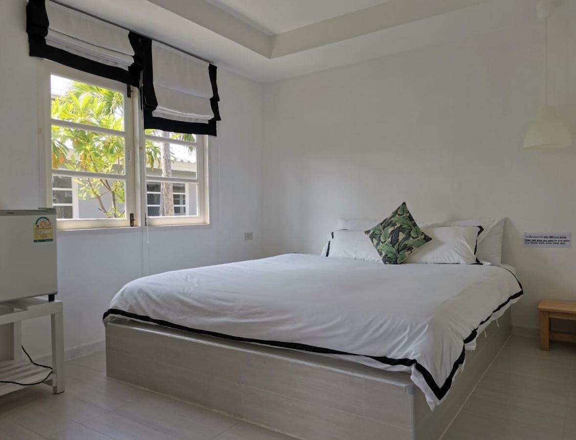 1715 House - White Rhino Hotel Rawai Bagian luar foto