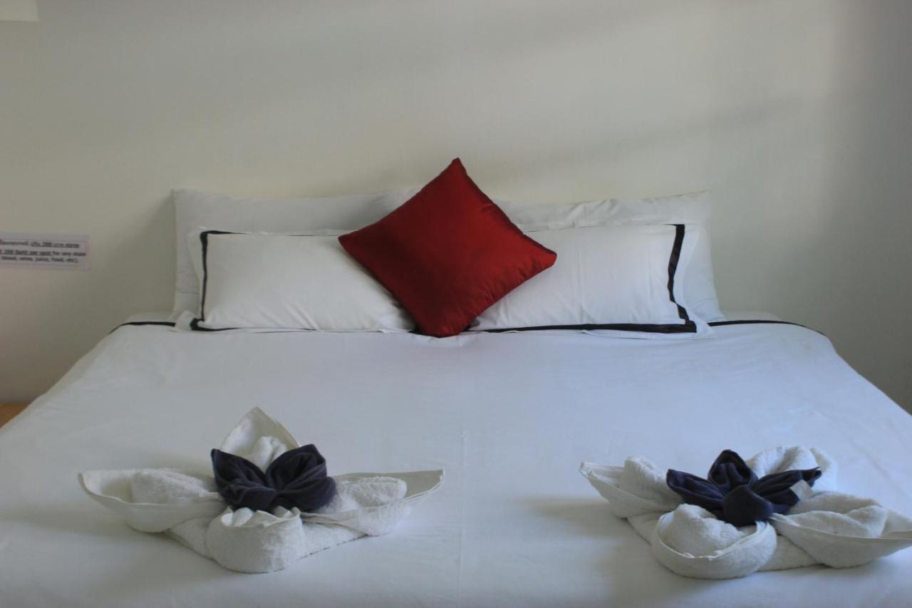 1715 House - White Rhino Hotel Rawai Bagian luar foto