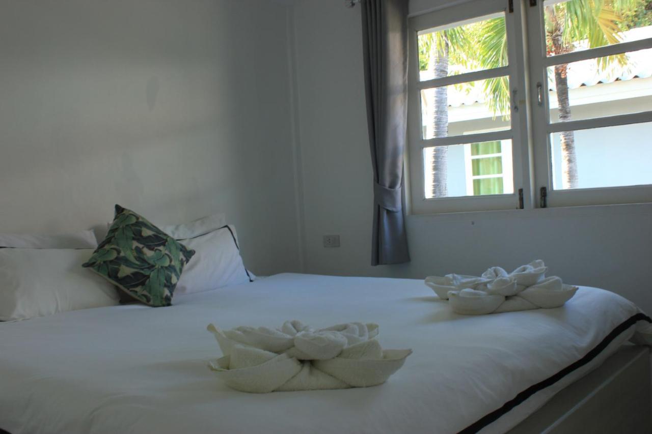 1715 House - White Rhino Hotel Rawai Bagian luar foto