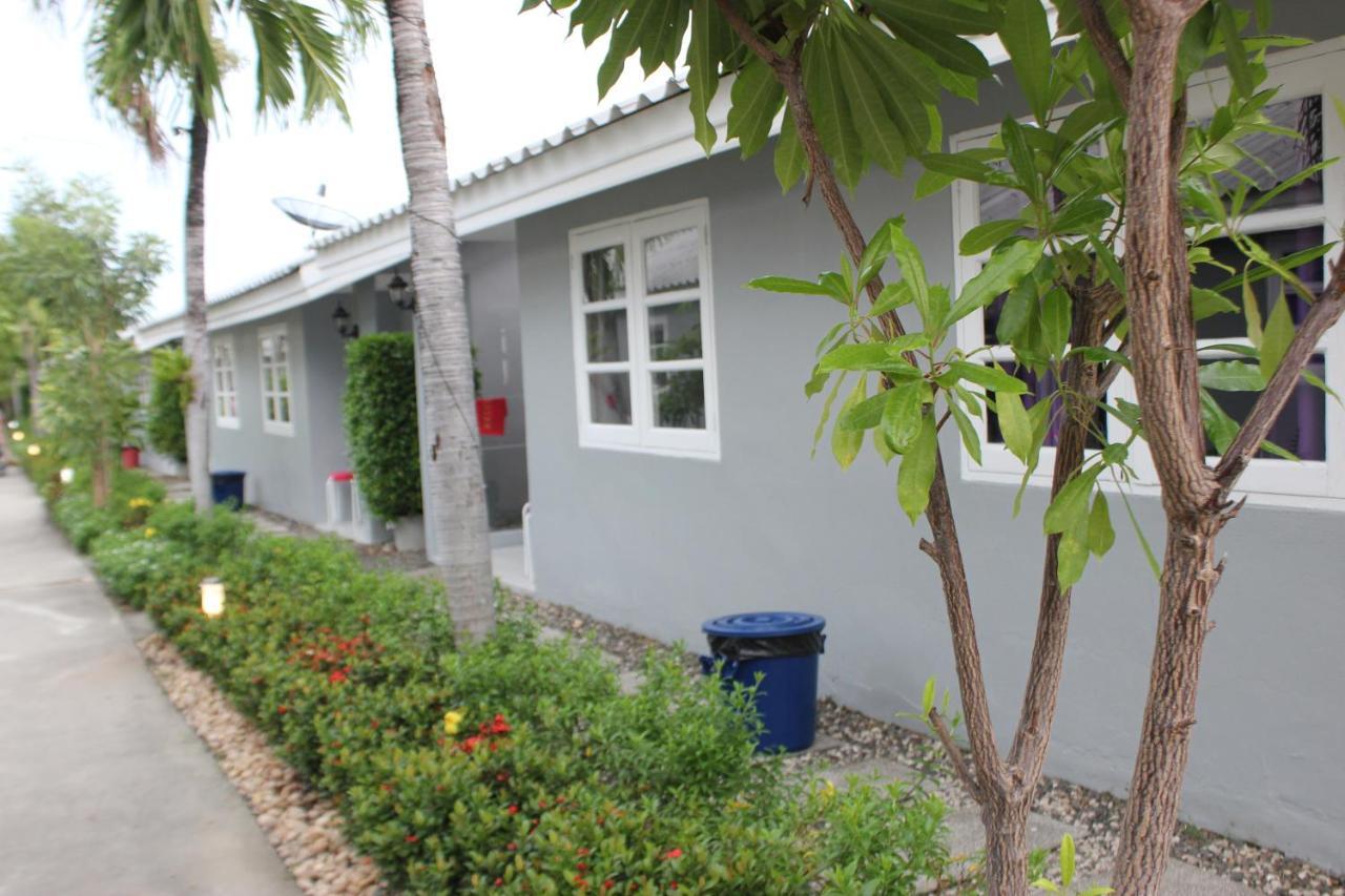1715 House - White Rhino Hotel Rawai Bagian luar foto